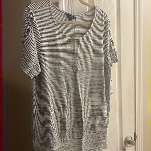 Large Women’s Apt. 9 shirt. New with tags.